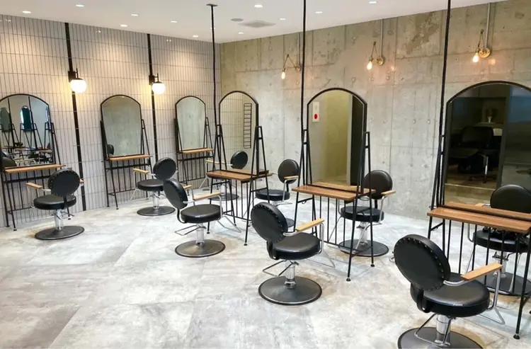 La fith hair grand 金山店 【ラフィス ヘアー グランド】の内観・外観2