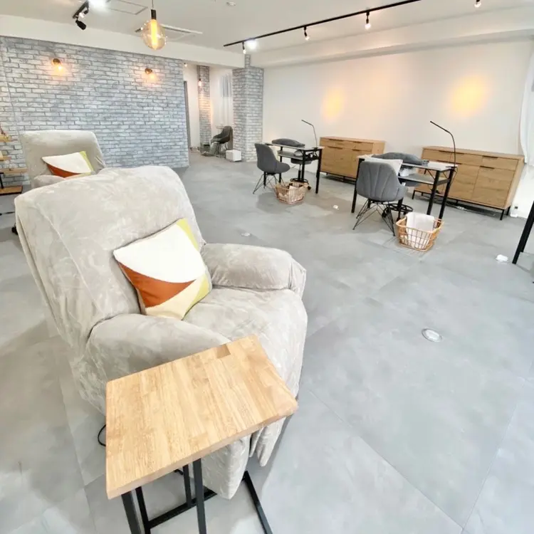 nail salon tiffin【ティフィン】の内観・外観2