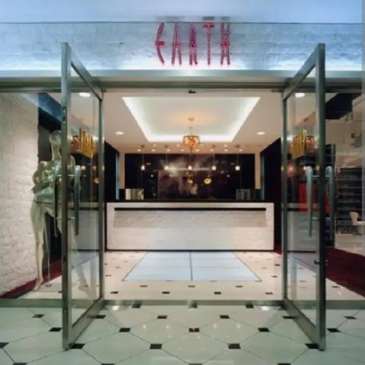 EARTH上野店の内観・外観1