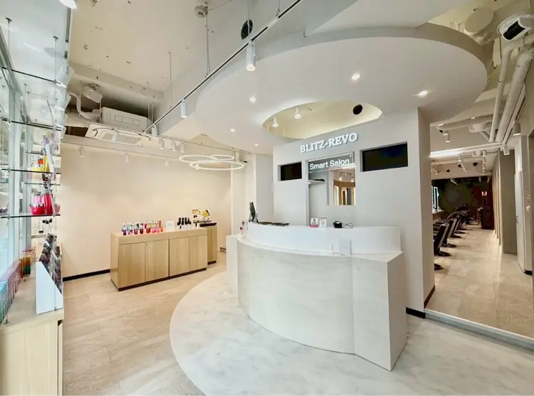 BLITZ-REVO  smart salon【ブリッツレボ スマートサロン】の内観・外観1