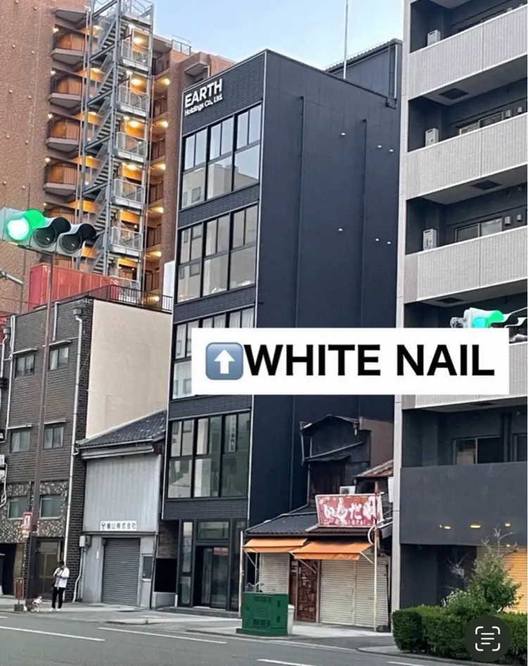 WHITE NAILの内観・外観1