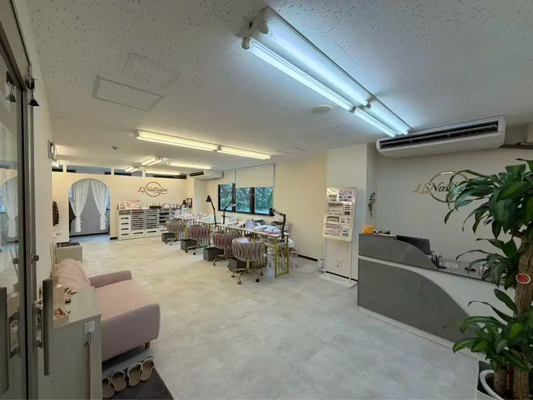 LS NailSalonの内観・外観2
