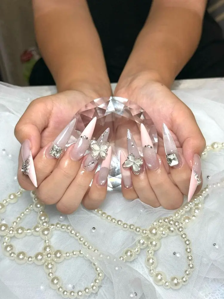 ARIA Nail Beauty 新宿歌舞伎町の内観・外観1