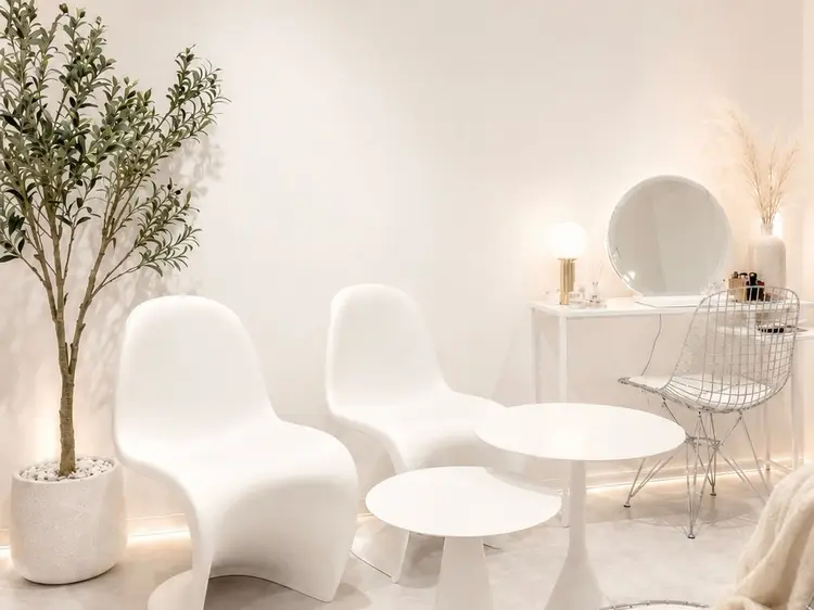BeautySalon Smoo 金沢駅前店の内観・外観1