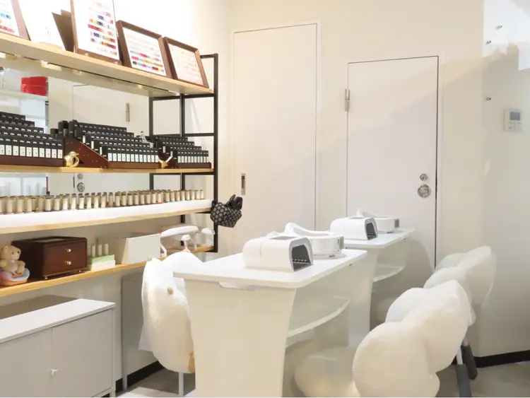 nail&skin care salon Lumieの内観・外観1