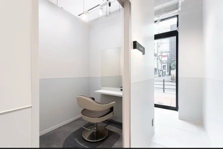SALOWIN north茶屋町店の内観・外観3