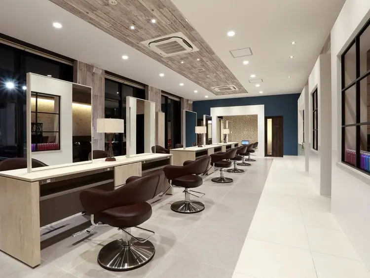 HAIR&MAKE EARTH 熊本光の森店の内観・外観1