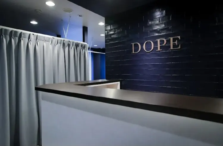 DOPE　新宿南口店の内観・外観1