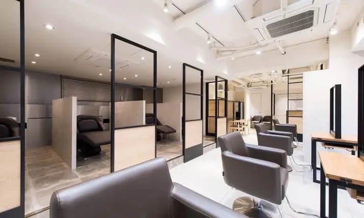 HAIR＆MAKE　EARTH 表参道店の内観・外観1