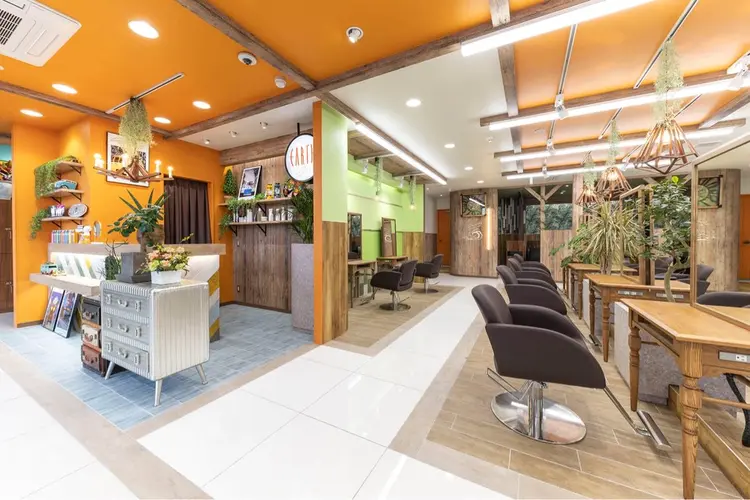 HAIR&MAKE EARTH 長崎大村店の内観・外観1