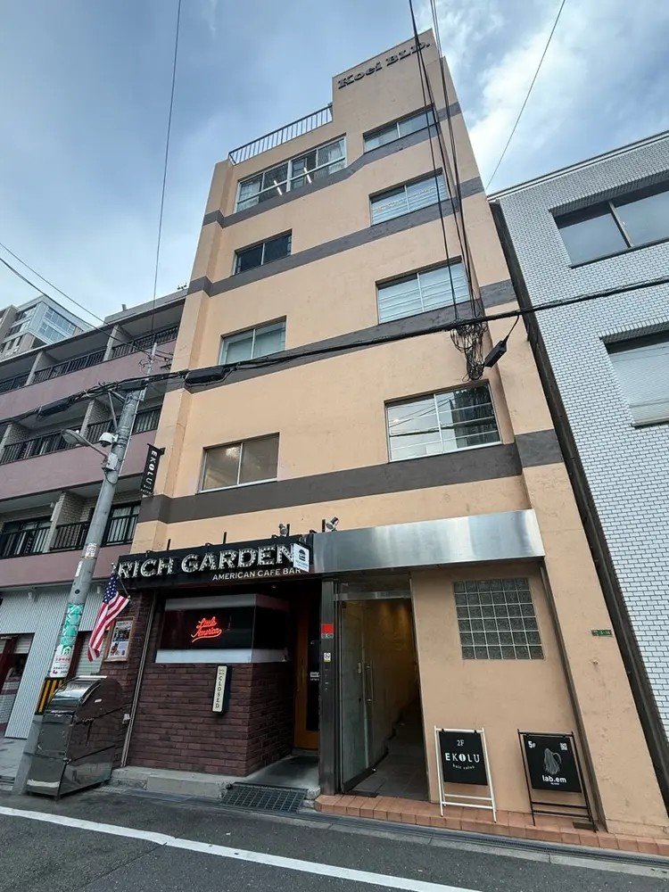 es SALONの内観・外観2