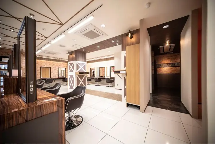 HAIR&MAKE EARTH 大分森町店の内観・外観3