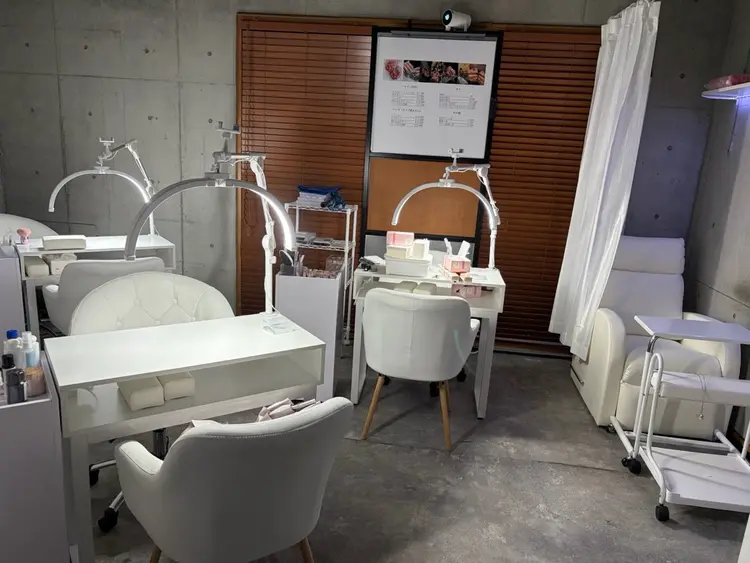nail salon LINKの内観・外観2