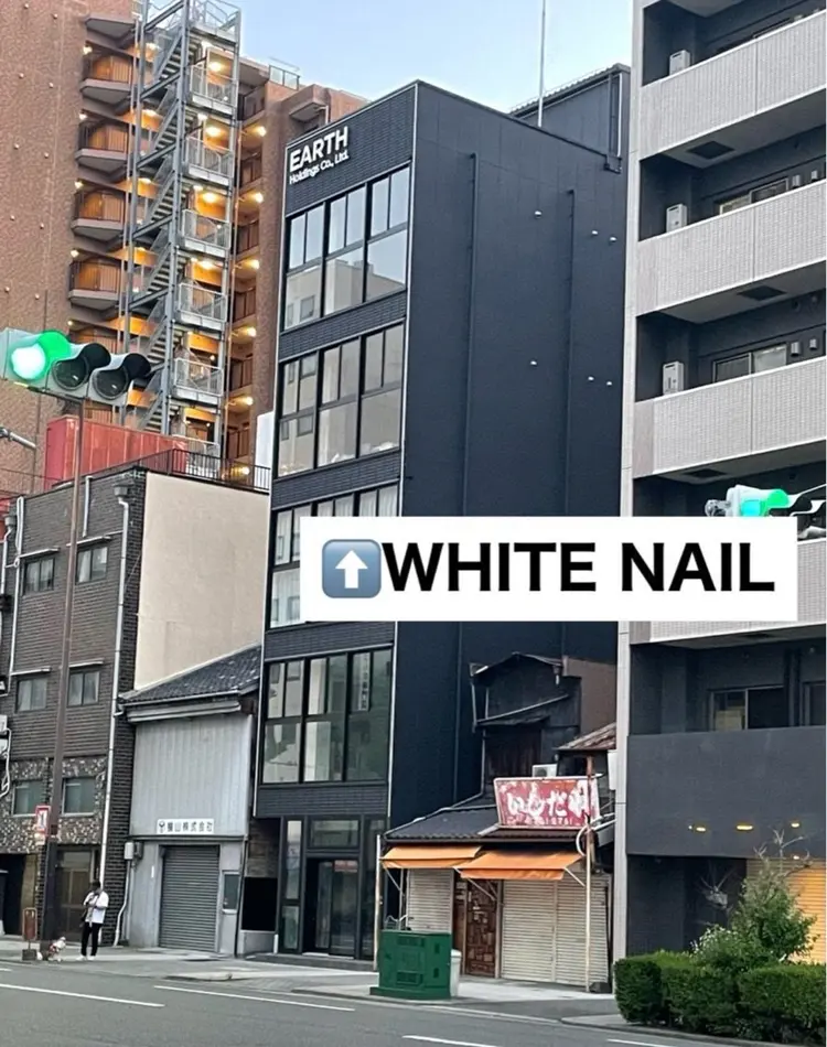 WHITE NAILの内観・外観1