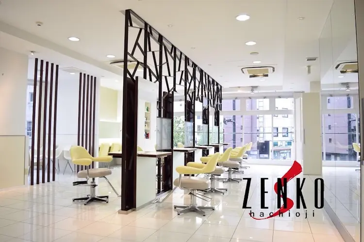 ZENKO立川高島屋店の内観・外観1