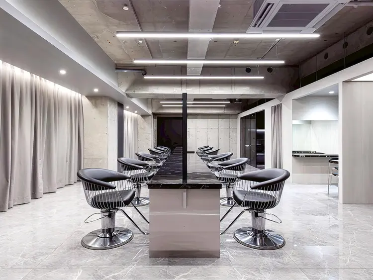 HAIR&MAKE EARTH 溝ノ口店の内観・外観2