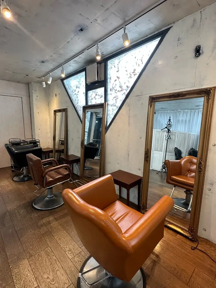 corona hairdesign KAZUE MAEDAの内観・外観2