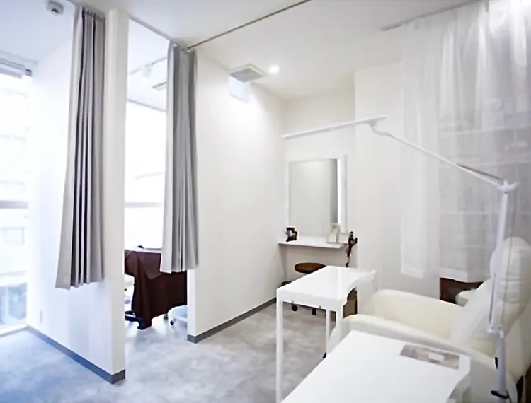 ＿WHITE+南海難波店の内観・外観1