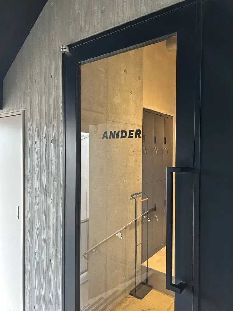 ANNDERの内観・外観2