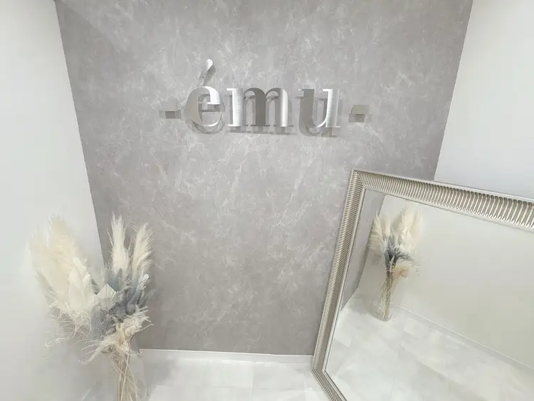 -emu- エミュ心斎橋店【パーツつけ放題/長さ出し/持ち込みデザイン/アプレ認定】の内観・外観1