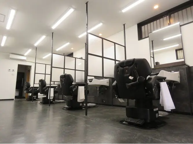 BARBER ROVALの内観・外観1