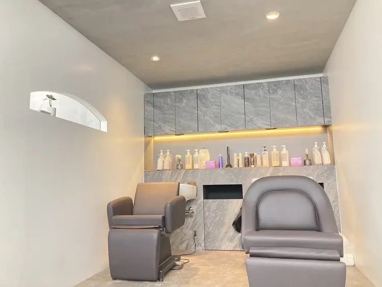 Agu hair SHINJUKU 新宿西口店の内観・外観3