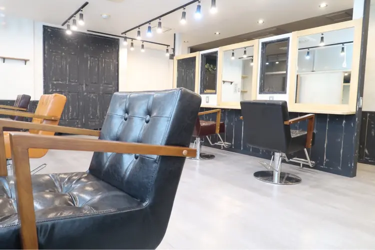 Aust hair Stella新宿店【オーストヘアー ステラ】の内観・外観1