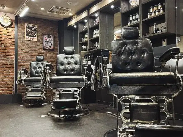 BroTokyo BARBER SHOP有楽町の内観・外観1