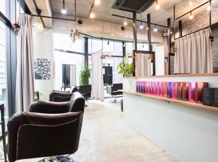 youres hair 髪質改善トリートメント&ヘッドスパ 恵比寿本店【ユアーズ ヘア】の内観・外観1