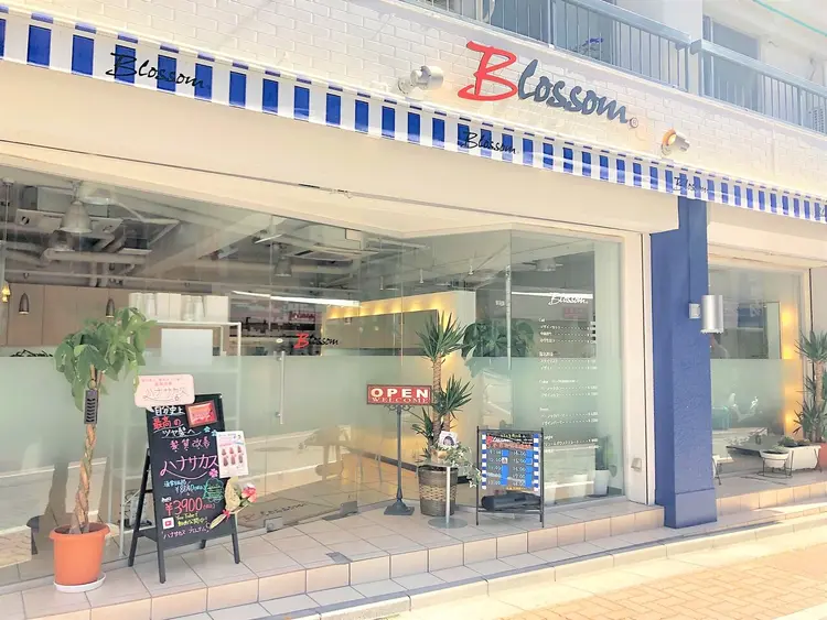 MEN'S HAIR BLEACHi 大宮店の内観・外観1