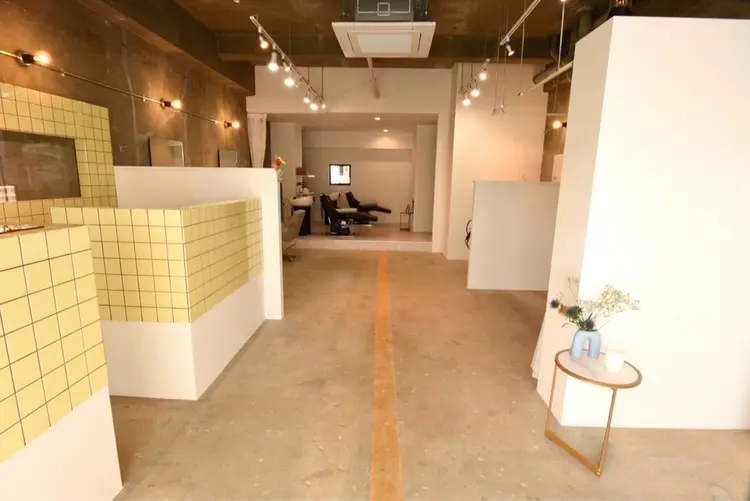 oo.hair and eye  美容院内Bloom Nailの内観・外観2