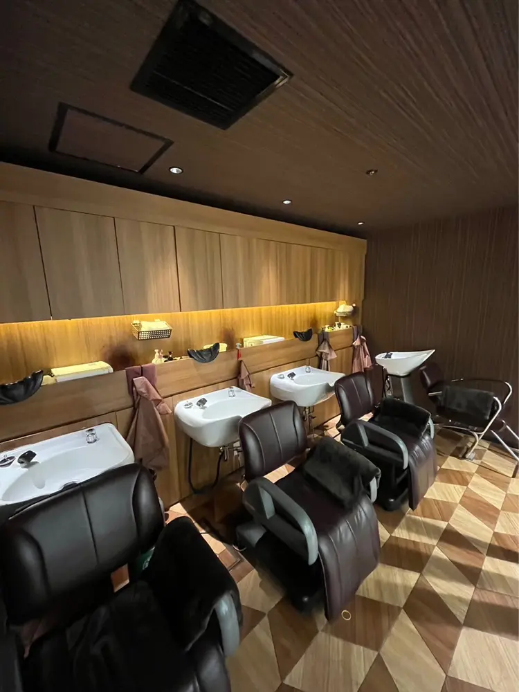 HAIR&MAKE EARTH 東神奈川店の内観・外観2