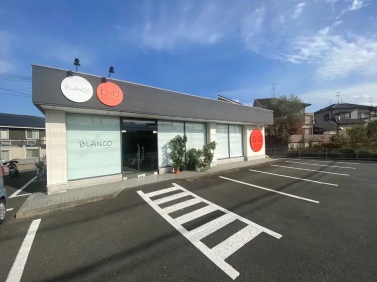 BOND hair stage良福寺店の内観・外観1