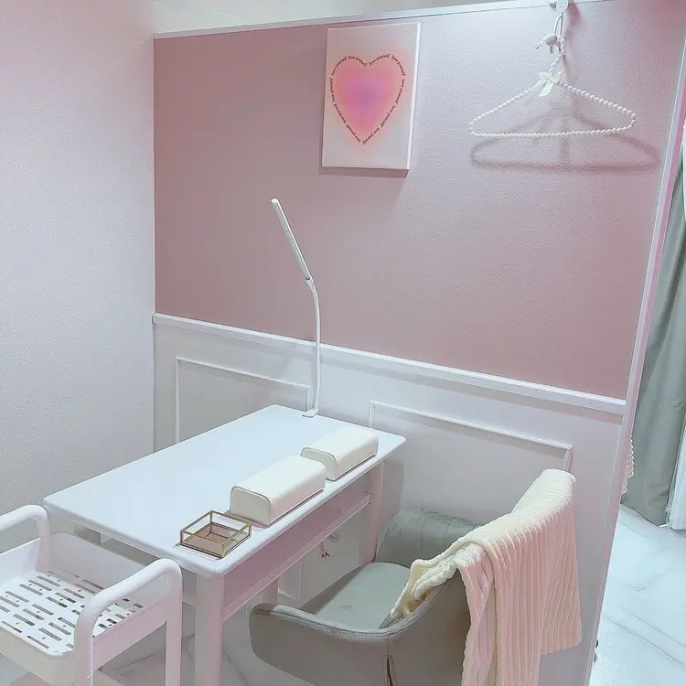 Ella nailsalonの内観・外観1