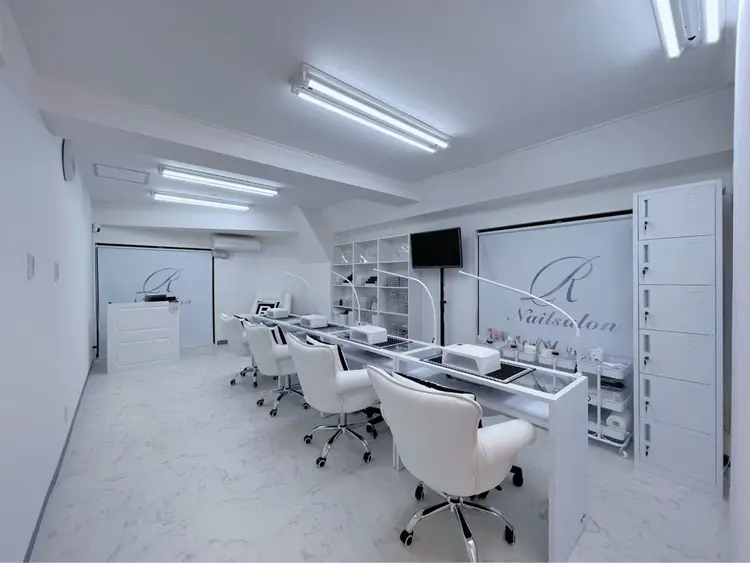 RNailsalonの内観・外観1