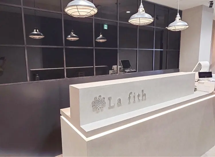 La  fith hair corona 河原町の内観・外観2