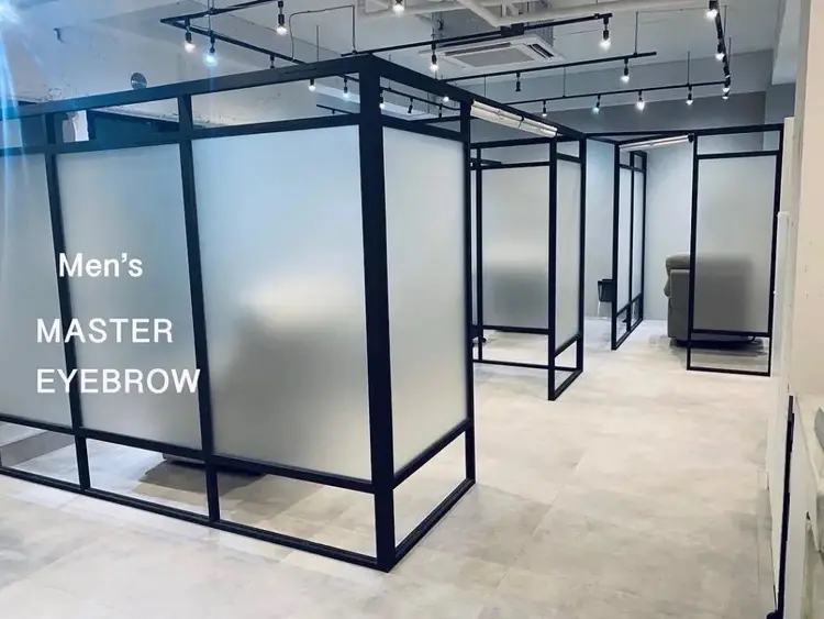 メンズ眉毛専門店MASTER EYEBROW立川南口本店の内観・外観2
