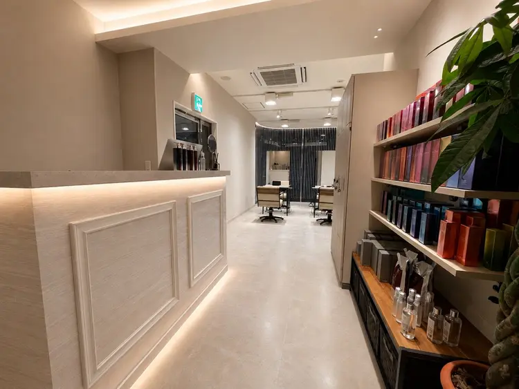 youres hair 熊本下通店の内観・外観3