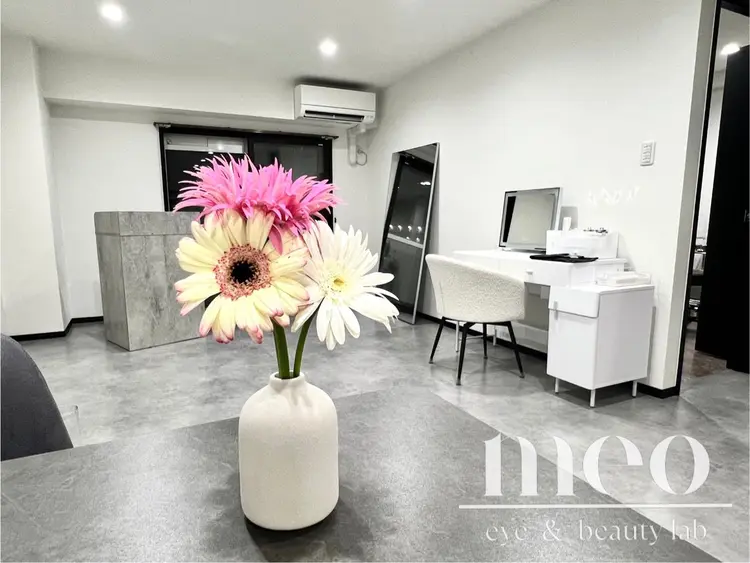 meo_ eye&beauty lab （メヲヒク アイアンドビューティーラボ）の内観・外観1