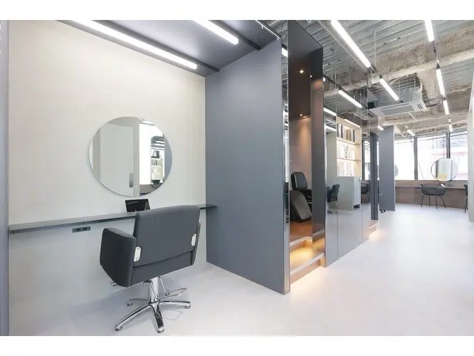 youres hair 東新宿の内観・外観2