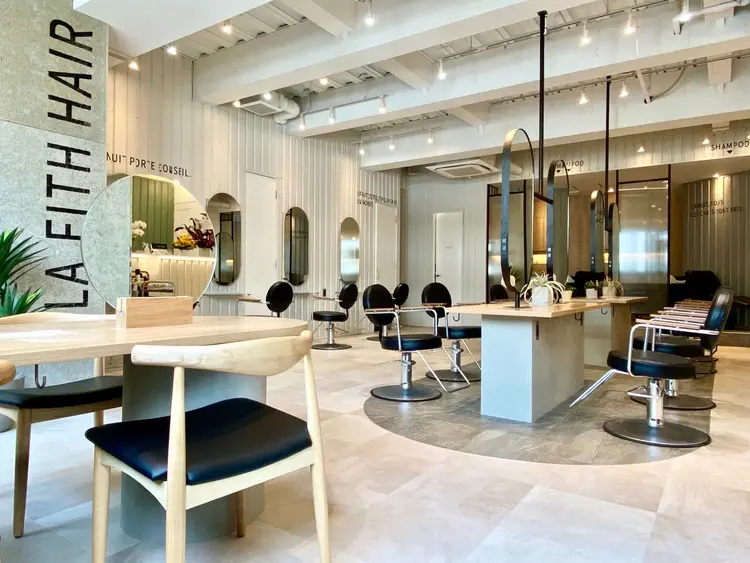 La fith  hair  funの内観・外観1