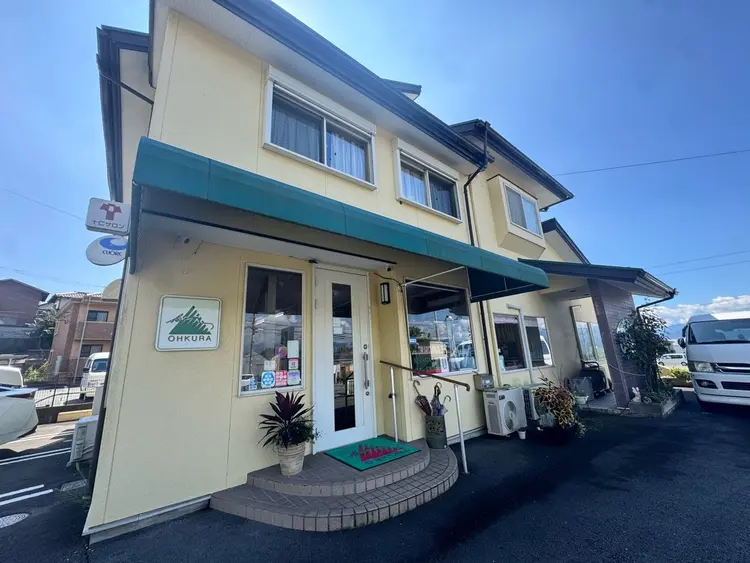 美容室オークラ粟倉店の内観・外観1