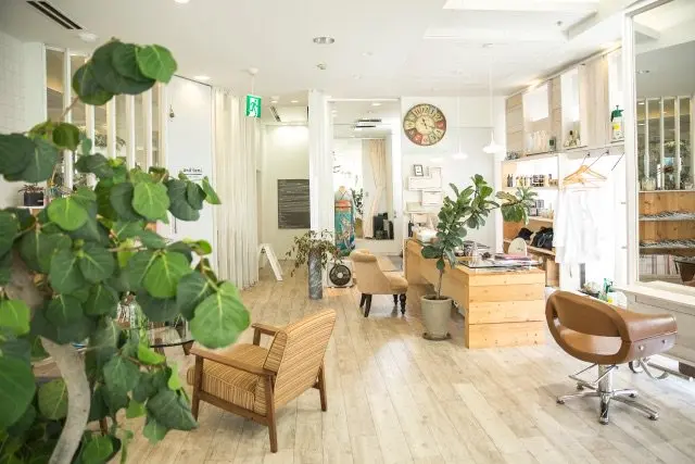 …and tomiの内観・外観1