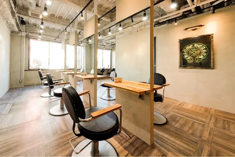 La fith hair peach岡山店の内観・外観1