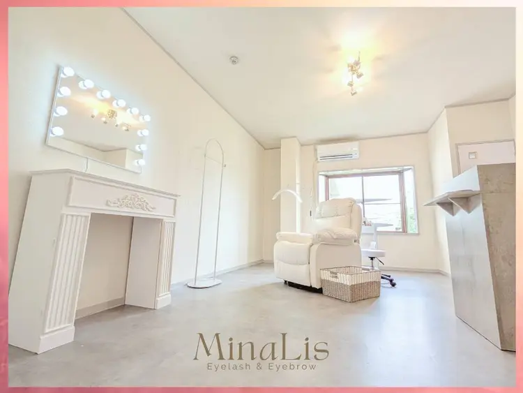 【マツエク・まつげパーマ・眉毛専門店】MinaLis -ミナリス-茨木店の内観・外観1