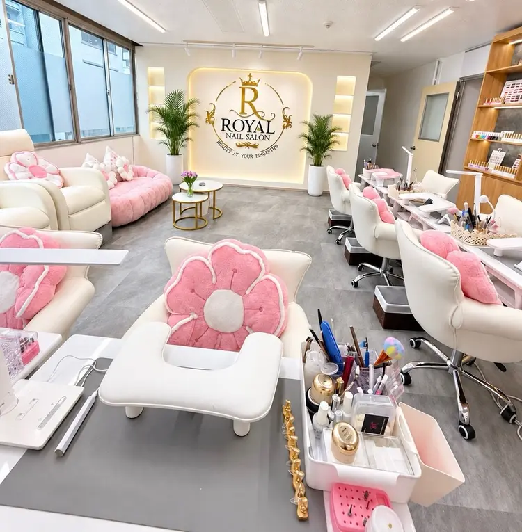 ROYAL  NAILの内観・外観1