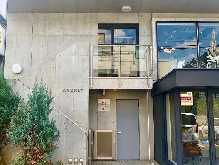 ANDREYの内観・外観1