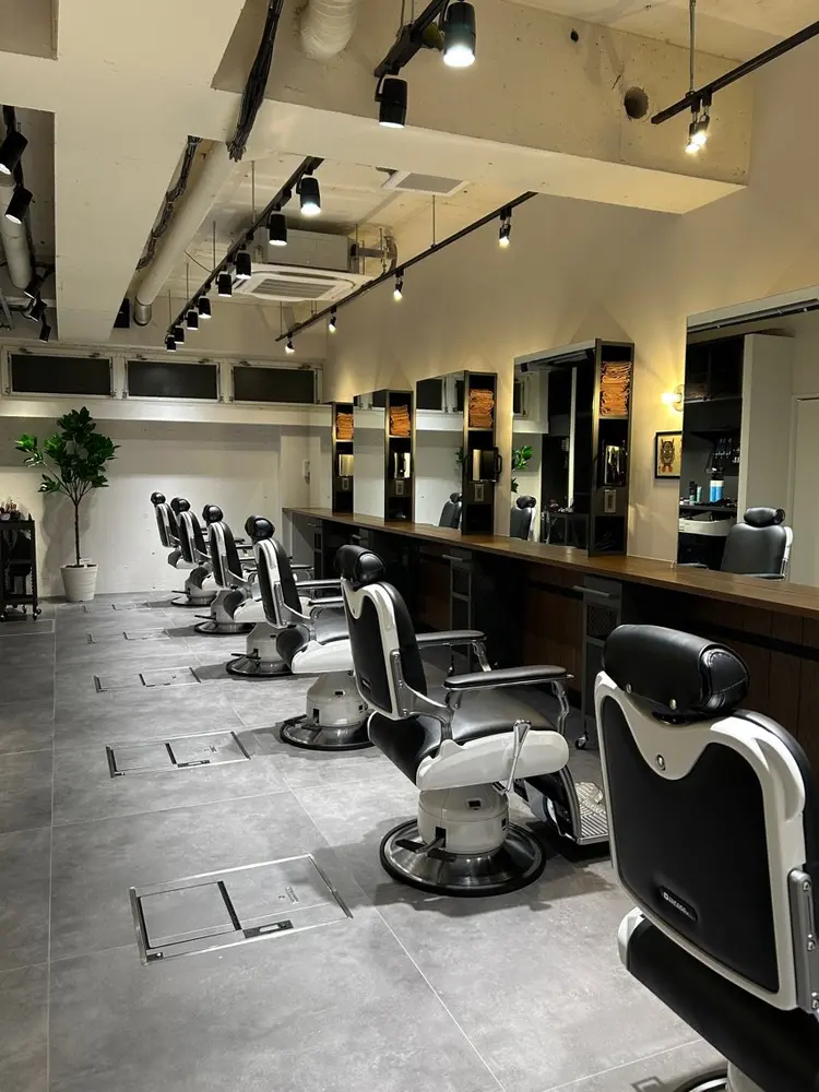 FREAK BARBER SHOP烏丸御池店の内観・外観1