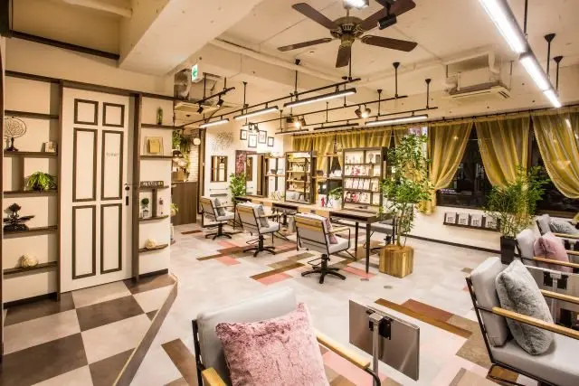 COVERHAIRbliss大宮西口店の内観・外観2
