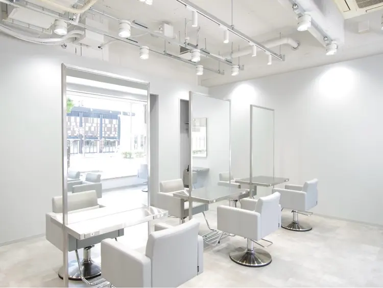 Hair&Make Allureの内観・外観1